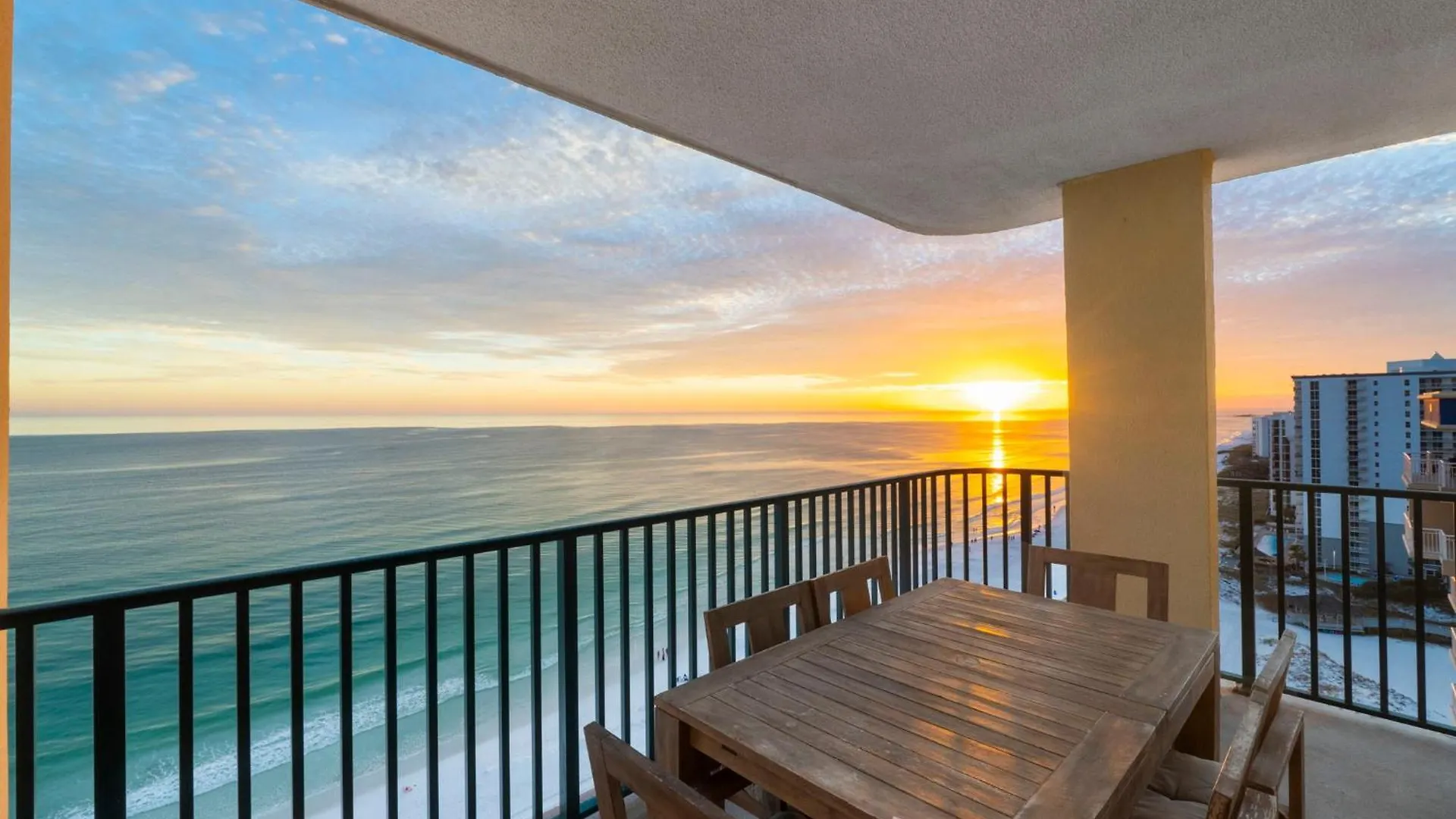 New Beachfront With Pool And Pickleball دستين شقة